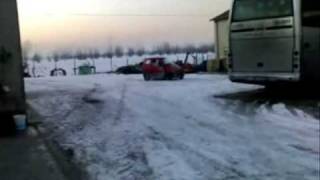 preview picture of video 'In macchinetta (microcar): frenate sulla neve'