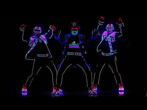 Grupo de dança ucraniano recebe o Golden Buzzer de Tyra - [Legendado pt-br]