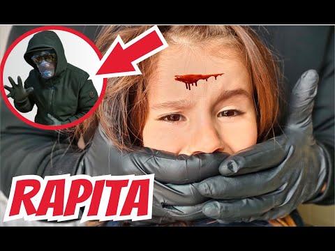 LADRO RAPISCE MARTINA MISSY ENTRA IN CASA NOSTRA DI NOTTE  CADE E SI FA MALE! CHE PAURA AIUTO