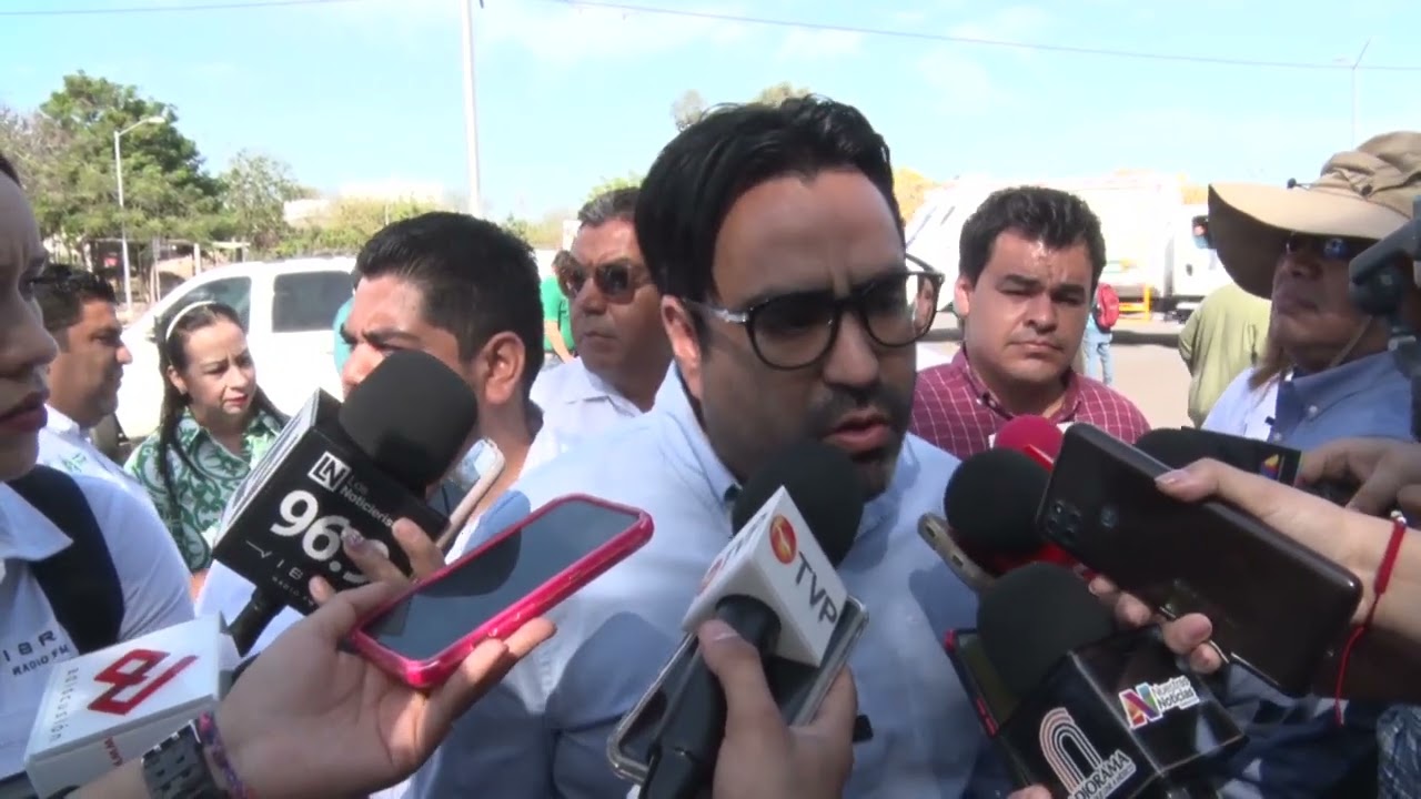 Entregan 40 camiones recolectores de basura en Culiacán