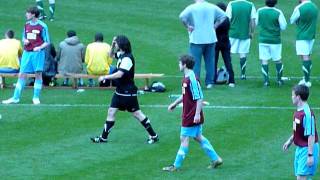 Bradley James et Eoin Macken - Match Soccer Six (5 juin 2011)