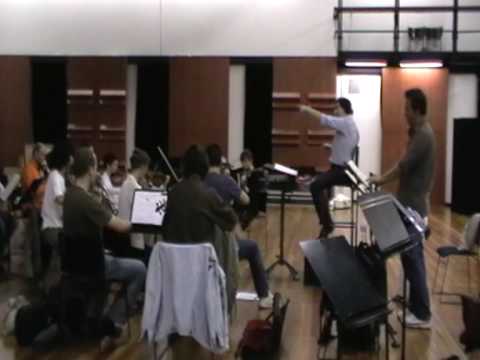 Ricardo Araujo dirige une répétition de Don Giovanni à l'Opéra de Paris