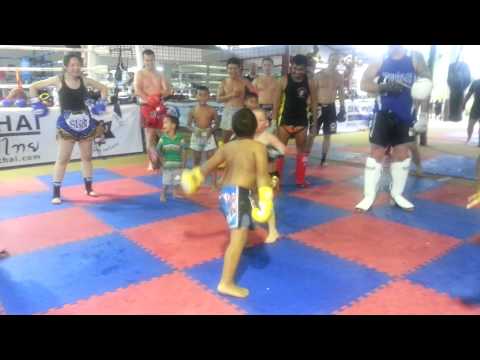 Leo sinbi muaythai sparing with mate