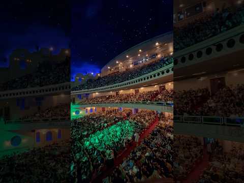 2700 âmes perdues réunies au Grand Rex pour découvrir #beetlejuicebeetlejuice . 🫶🏻💜