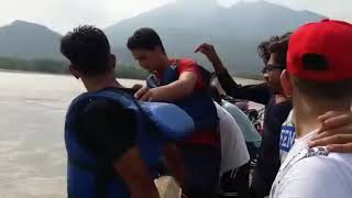 preview picture of video 'Jumping Into Chenab River By 350ft height | Summer in jamnu| Jammu | Chenab'