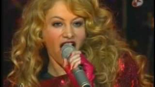 PAULINA RUBIO (oyE! 2009) Ni rosas Ni juguetes Remix