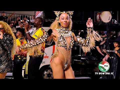 Soweto fez sua estreia histórica no Carnaval de Joaçaba (SC)