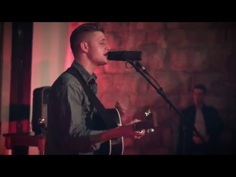 MAX APOLLO - Don't Run Away (Solo / Live @ jenseits Zürich)