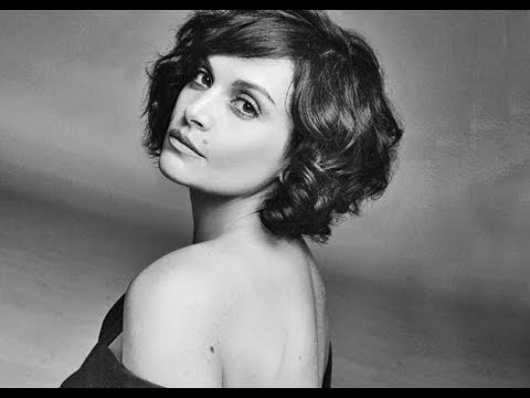 Ο μήνας έχει 13 - Ελεωνόρα Ζουγανέλη