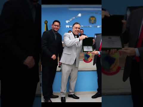 recebendo o título de cidadão de Ribeirão Grande.