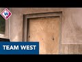 Vuurwerk veroorzaakt grote schade in portiek - Team West