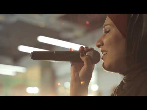 Nedaa Shrara - Sahrana Ana [Music Video] (2017) / نداء شرارة - سهرانة أنا