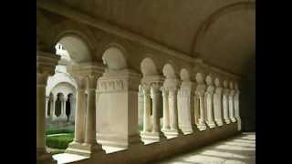 preview picture of video 'The Cloister in Sénanques Abbey Church near Gordes, France'