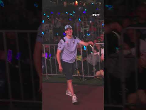 Mental note for the future: "To tie the shoelaces tighter before going to the Fan Zone" 😅