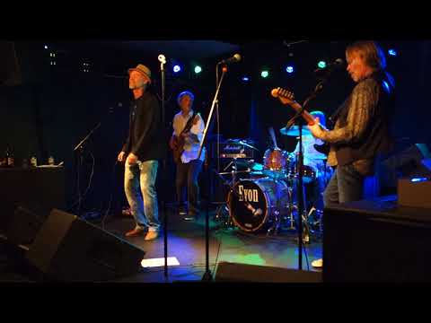 Skaboggie revue ft. Governor Andy and Papa Dee - Kamouflage