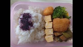 久しぶりのお弁当です！相変わらず地味ですが。週明けは少し彩りが多い方なのです。週末にかけて、作り置きがなくなるのでさらに地味になっていきます。