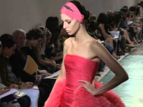 Giambattista Valli show-Haute Couture Autumn/Winter 2011/12 - With interviews.