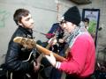 The Invaders Of Music Cover Con Il Nastro Rosa