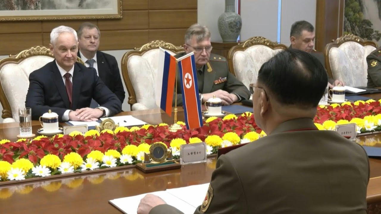 Ministros da Defesa de Rússia e Coreia do Norte se reúnem em Pyongyang | AFP