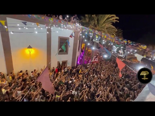 El volador de La Diana en Agaete marca el inicio de más de 20 horas de fiesta sin freno