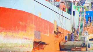 Active member, Είναι θυσία (Πέραμα, 8 νεκροί)