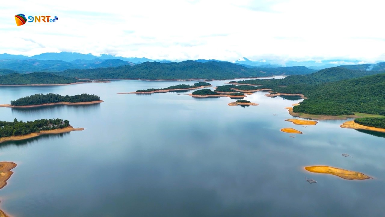 🌿 HỒ PHÚ NINH – “HÒN NGỌC XANH” GIỮA LÒNG XỨ QUẢNG