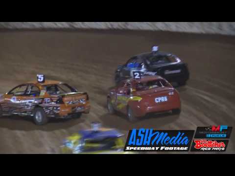 Production Sedans: Chris Pagel and Lincoln Bath A-Main Battle - Kingaroy Speedway