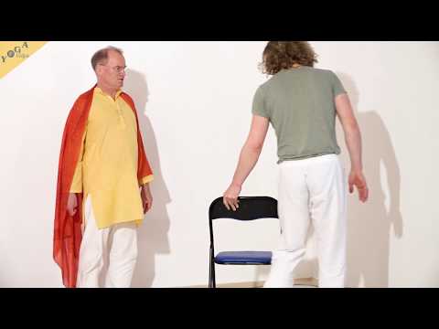Drehsitz auf dem Stuhl - Yoga Asana Lexikon