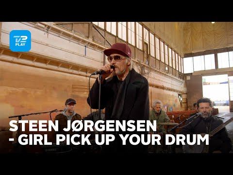 Toppen af poppen | Steen Jørgensen fortolker 'Girl Pick Up Your Drum' | TV 2 PLAY