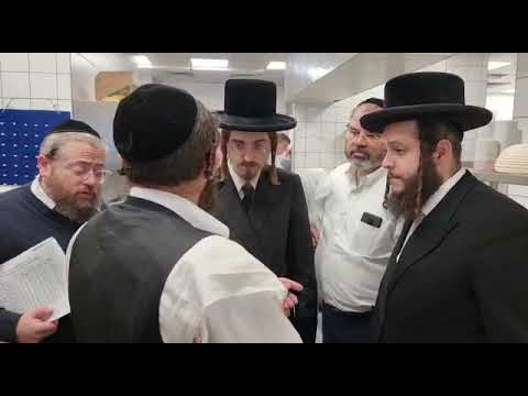 Sadigura Rebbe Thanks Kitchen Staff In His Hotel In The Alps - Menachem Av 5781