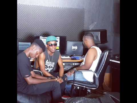 Dj Vado Poster no Studio com Dj Mumia