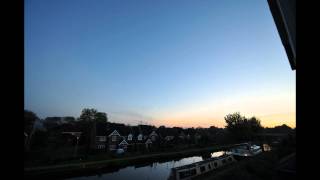 preview picture of video 'Sunset, Gloaming, Moonset and Stars in Aldermaston Wharf'