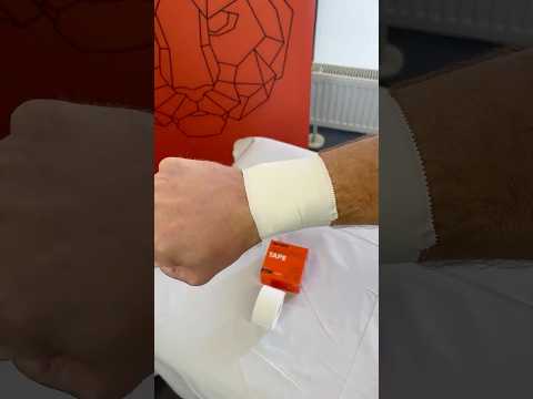 Wrist taping by Spophy Athletic Tape quick & effective