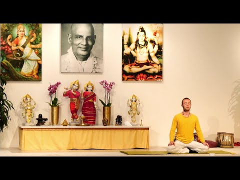 Yoga "Chakrakonzentration" mit Tilman - Yoga Vidya Mittelstufe Live - 9:15 Uhr 28.10.2021