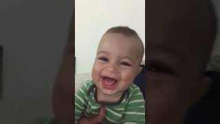 Baby laughing Bebe riendo