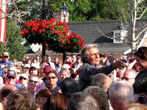 "Girl" by Davy Jones at Epcots Flower and Garden Festival 2009