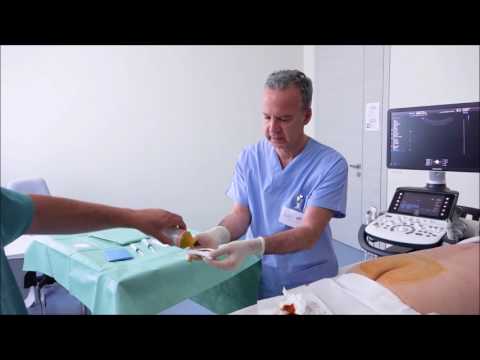 Articolazioni doloranti infermiere Dossi sui piedi e le articolazioni delle mani