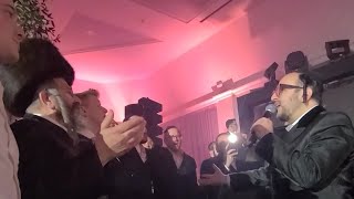 הופעתה הרגשית של ליפה שמלצר עבור אביו של צ'וזן, עם שיר היידישה "אבא"
