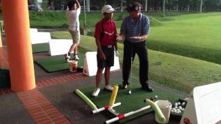 preview picture of video 'Tony Blacker Golf Academy at Jakarta's Senayan Golf Driving Range'