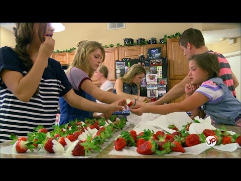 Bringing Up Bates - Fruit Snacks (Sneak Peek Scene)