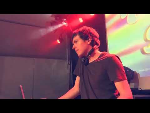 Victor Ark feat Daniela bacia me