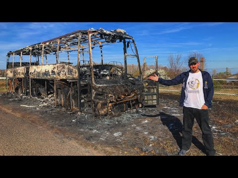 Roncsok 53. - Kiégve 2.0 | Buszcsontváz az út szélén