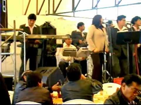 HERMANOS CAUSHI y orq.GRAN FAMILIA  Mix pintura roja (D.R)