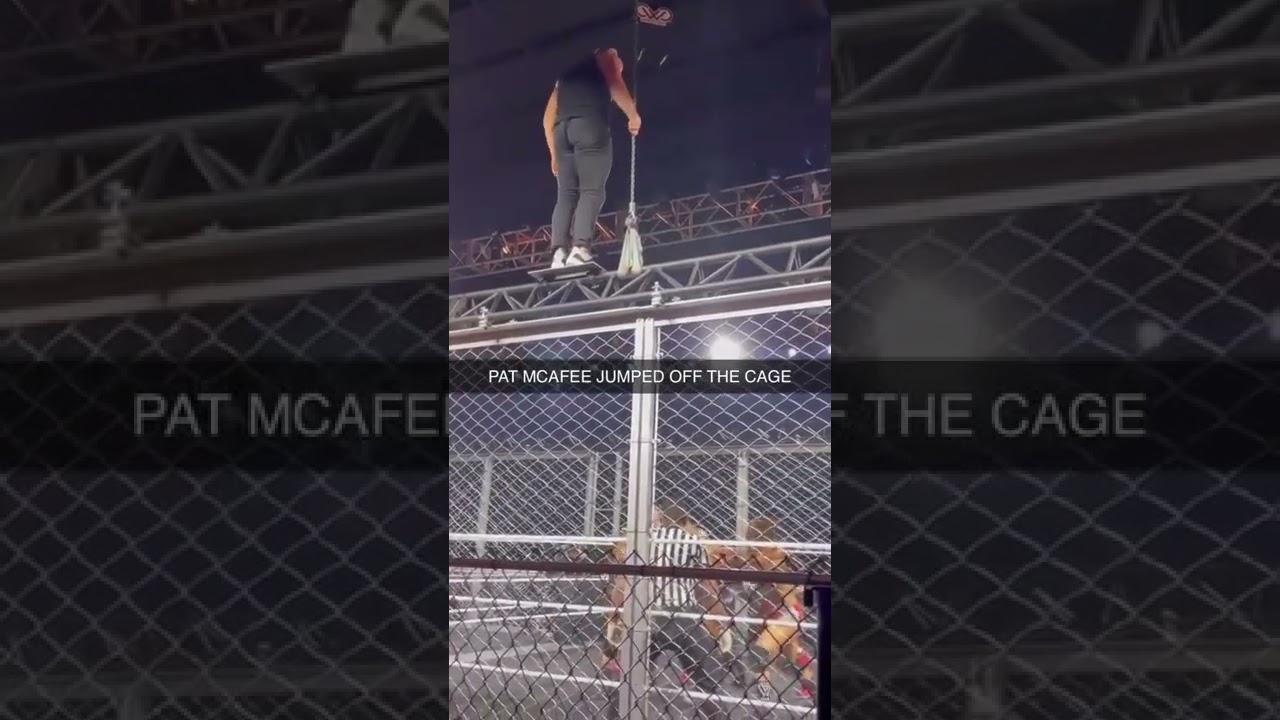 PAT MCAFEE FLIPPEDOFF THE CAGE 😂😳 via @nikoexxtra IG