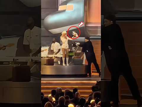 A dove had an ACCIDENT on Sabrina Carpenter at the Grammys 😳🕊️ | #SabrinaCarpenter