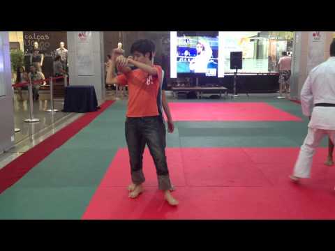 Aula de judô com o judoca olímpico Pedro Dias.