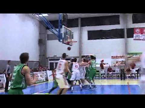 Basketbal Extraliga - 29. kolo - Komárno-Handlová