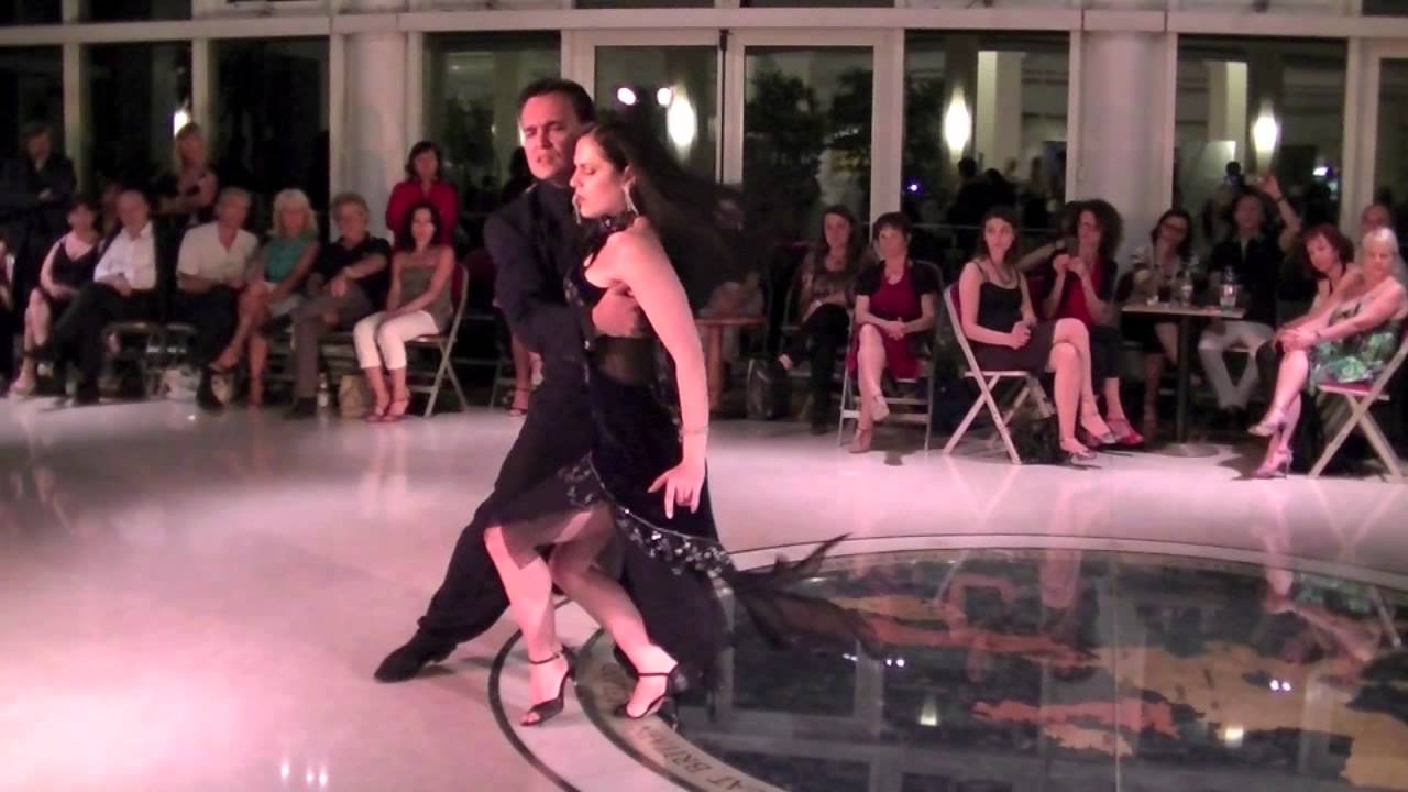 Oscar Mandagaran y Georgina Vargas in Gallo Ciego