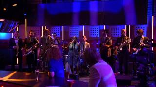 De minuut: Sharon Jones & The Dap-Kings - People Don't Get What They Deserve