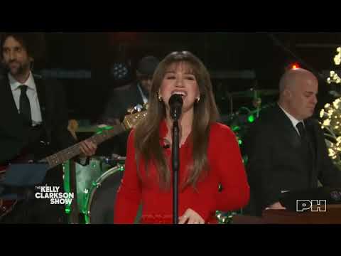 Kelly Clarkson - Underneath The Tree (Live on The Kelly Clarkson Show)